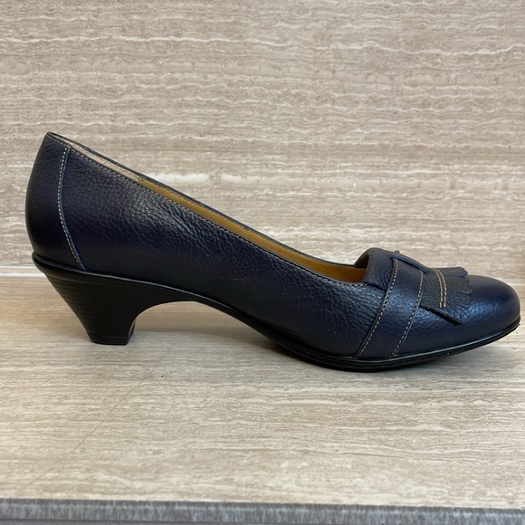 SOFTSPOTS NWOT Women’s Size 8.5 Navy Leather Low Heel Buckle Loafer Soft - Picture 2 of 12